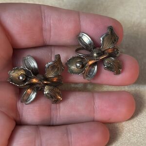Vintage flower‎ earrings